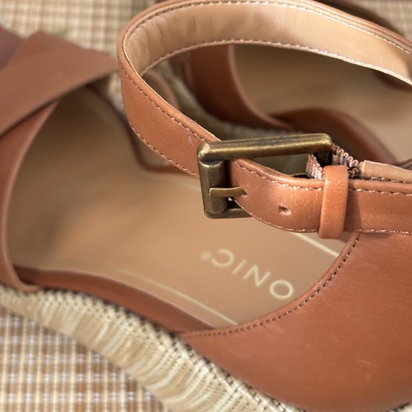 VIONIC MARINA Ankle Strap Sandals Size: 11 - Picture 4 of 6